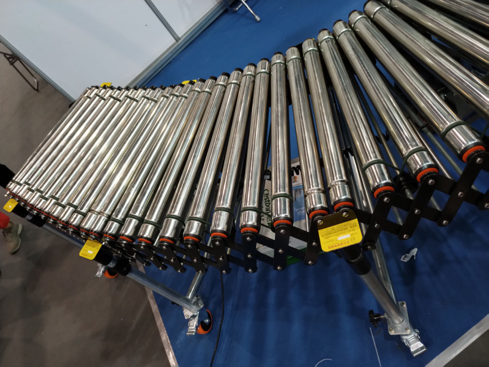 Grooved conveyor system